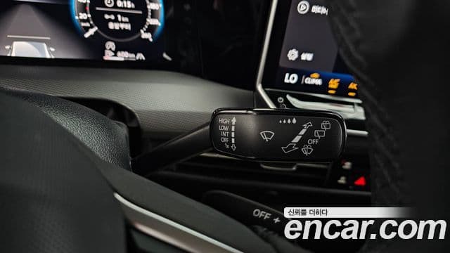 Volkswagen Golf 2025 — Photo 2/34