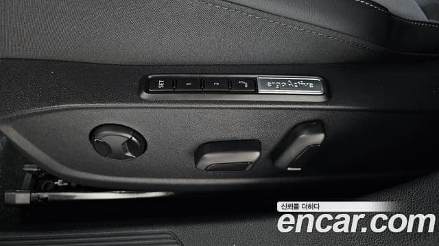 Volkswagen Golf 2025 — Photo 8/34