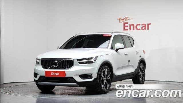 Volvo XC40 2020 — ფოტო 1/20