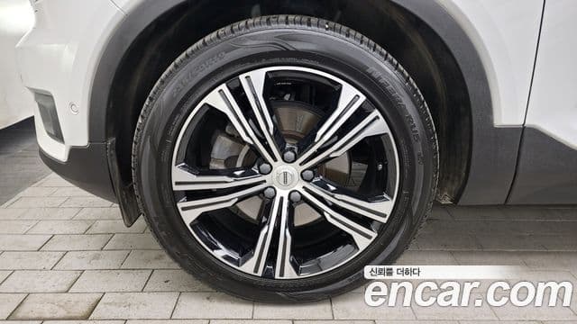 Volvo XC40 2020 — ფოტო 5/20