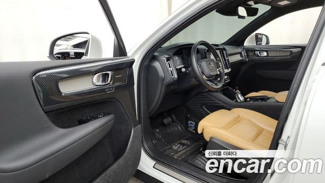 Volvo XC40 2020 — ფოტო 10/20