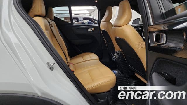 Volvo XC40 2020 — ფოტო 12/20