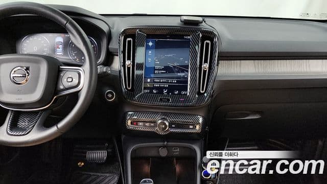 Volvo XC40 2020 — ფოტო 14/20