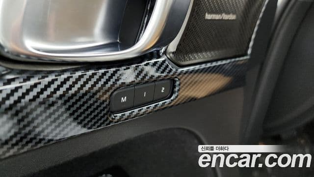 Volvo XC40 2020 — ფოტო 16/20