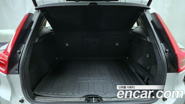 Volvo XC40 2020 — ფოტო 20/20
