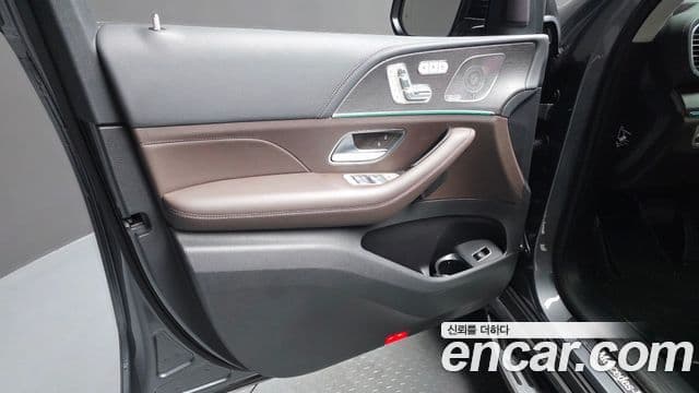 Mercedes-Benz GLE-Class 2022 — Photo 26/34