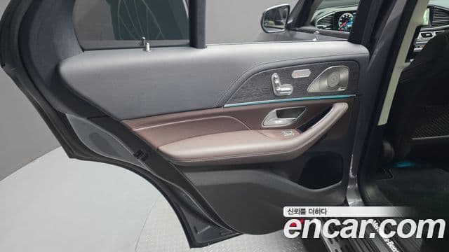Mercedes-Benz GLE-Class 2022 — Photo 29/34