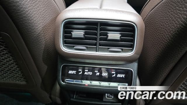 Mercedes-Benz GLE-Class 2022 — Photo 21/34
