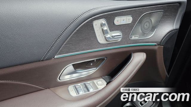 Mercedes-Benz GLE-Class 2022 — Photo 27/34