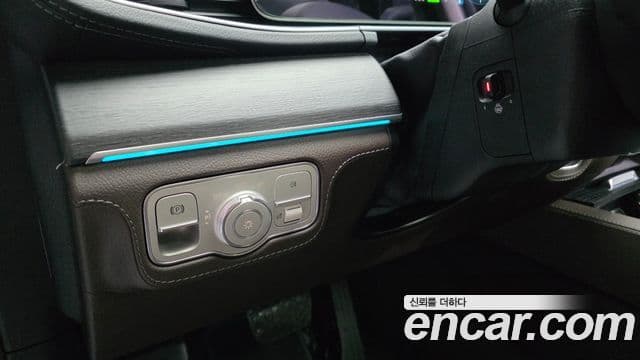 Mercedes-Benz GLE-Class 2022 — Photo 4/34