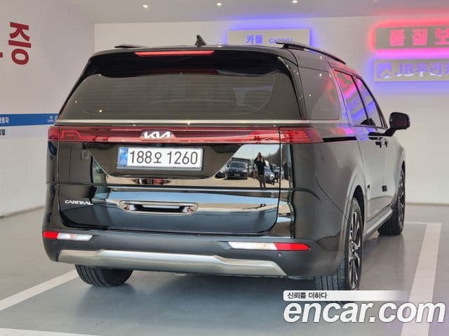 Kia Carnival 2023 — ფოტო 5/20