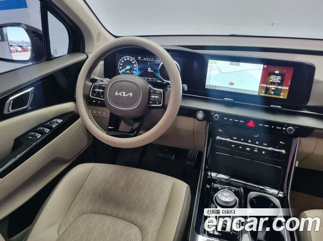 Kia Carnival 2023 — ფოტო 7/20