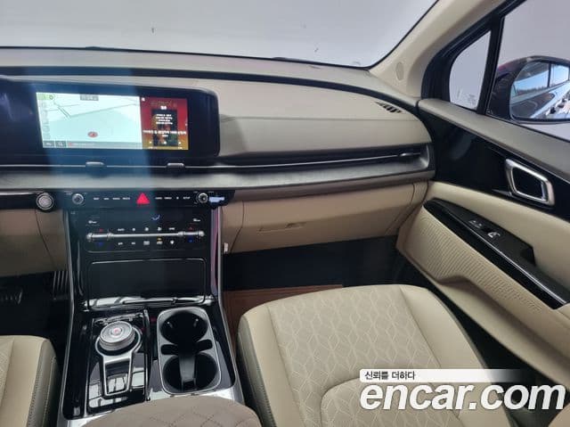 Kia Carnival 2023 — ფოტო 8/20