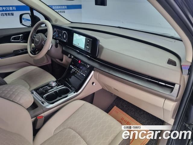 Kia Carnival 2023 — ფოტო 11/20