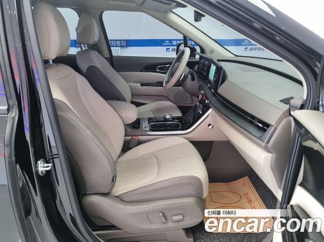 Kia Carnival 2023 — ფოტო 13/20