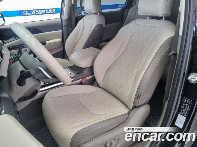 Kia Carnival 2023 — ფოტო 14/20