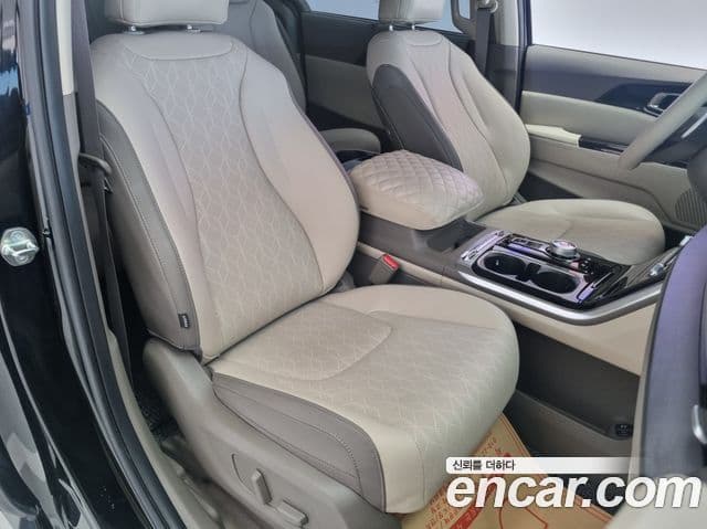 Kia Carnival 2023 — ფოტო 15/20