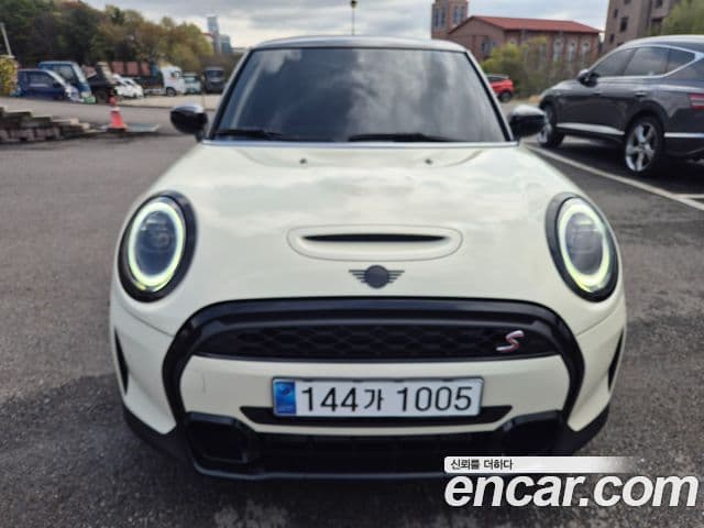Mini Cooper S 2021 — Photo 2/19