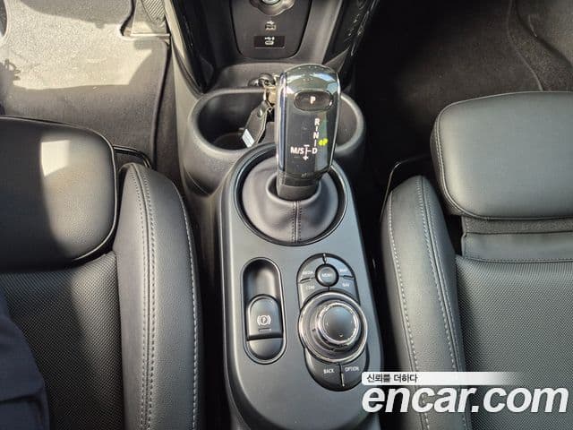 Mini Cooper S 2021 — Photo 1/19