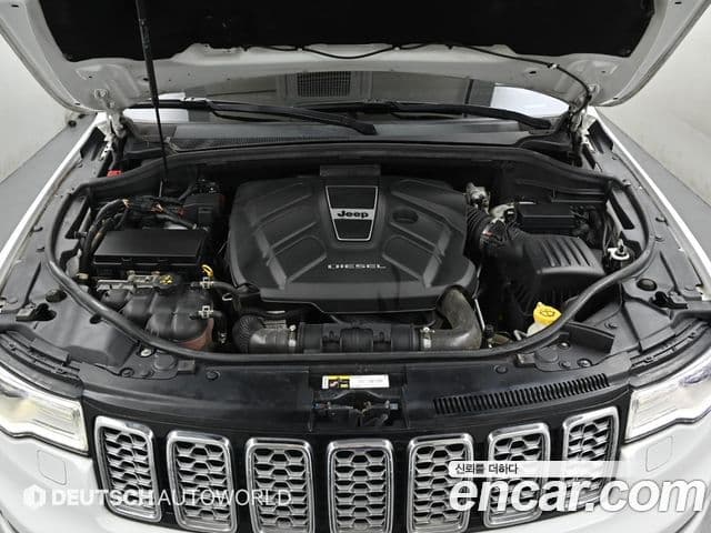 Jeep Grand Cherokee 2018 — Şəkil 13/20