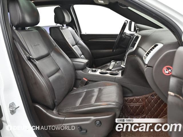 Jeep Grand Cherokee 2018 — Şəkil 16/20