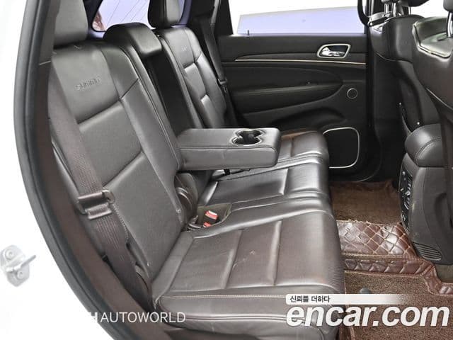 Jeep Grand Cherokee 2018 — Şəkil 19/20