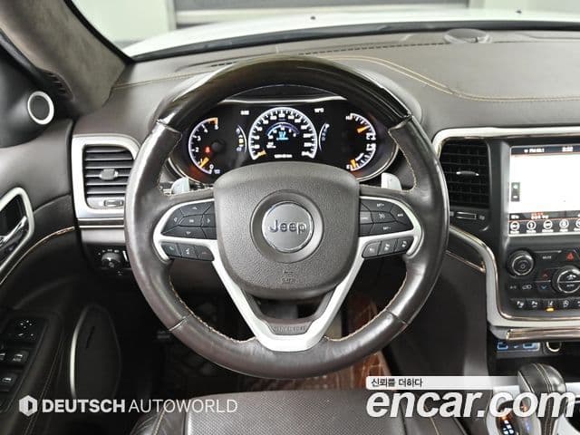 Jeep Grand Cherokee 2018 — Şəkil 15/20