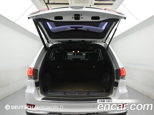 Jeep Grand Cherokee 2018 — Şəkil 7/20
