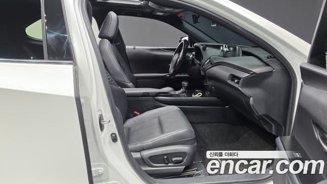 Lexus UX250h 2020 — Şəkil 7/20