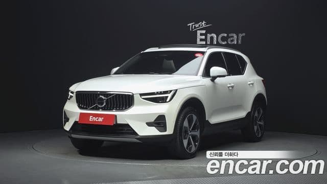 Volvo XC40 2023 — Фото 10/20