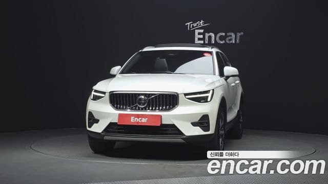 Volvo XC40 2023 — Фото 2/20