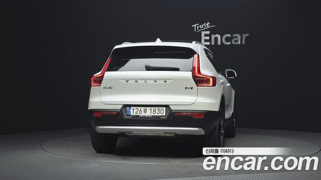 Volvo XC40 2023 — Фото 3/20