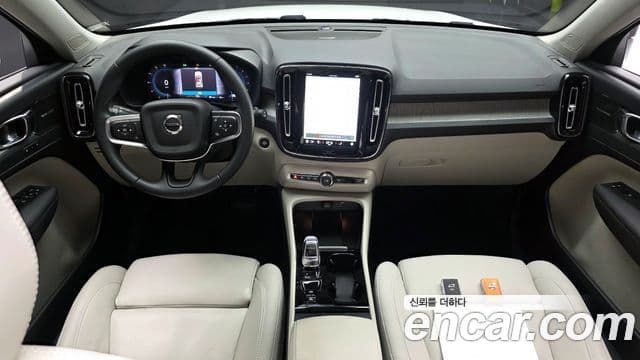 Volvo XC40 2023 — Фото 6/20