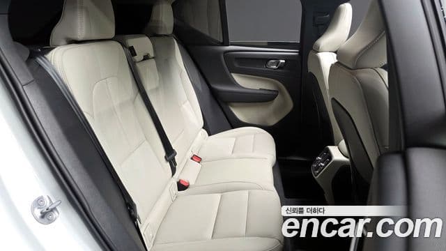 Volvo XC40 2023 — Фото 11/20