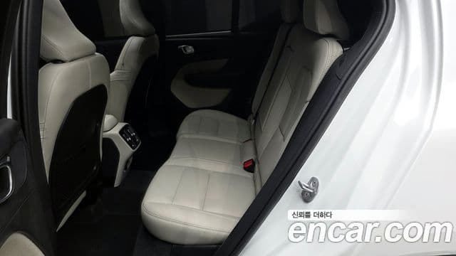 Volvo XC40 2023 — Фото 12/20