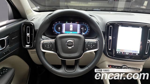 Volvo XC40 2023 — Фото 13/20