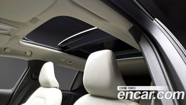 Volvo XC40 2023 — Фото 16/20