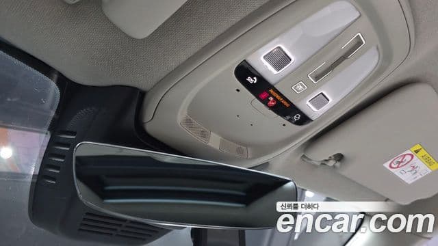 Volvo XC40 2023 — Фото 18/20