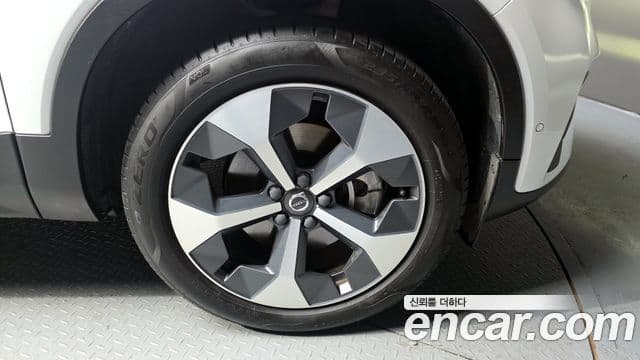 Volvo XC40 2023 — ფოტო 3/31