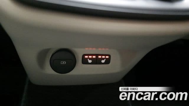 Volvo XC40 2023 — ფოტო 16/31