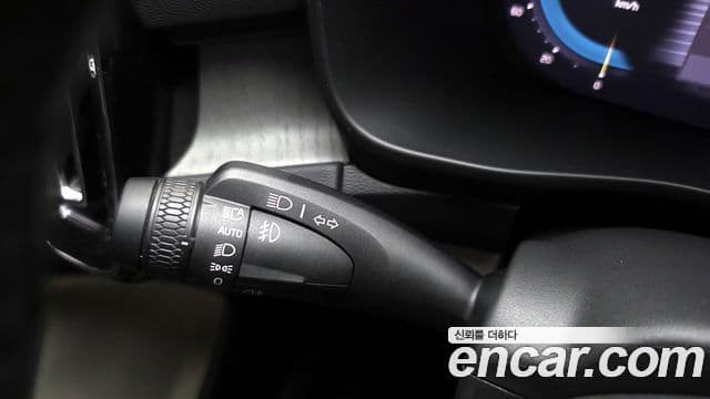 Volvo XC40 2023 — ფოტო 26/31