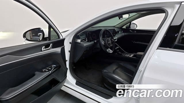 Kia K5 2023 — Şəkil 10/20