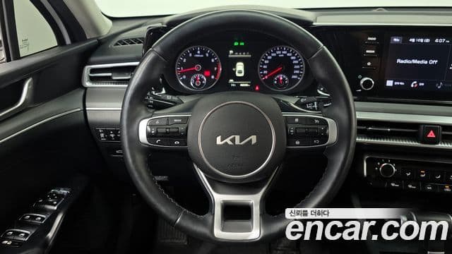 Kia K5 2023 — Şəkil 13/20