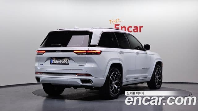 Jeep Grand Cherokee 2022 — ფოტო 2/20