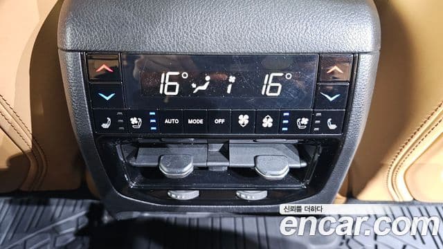 Jeep Grand Cherokee 2022 — ფოტო 18/20