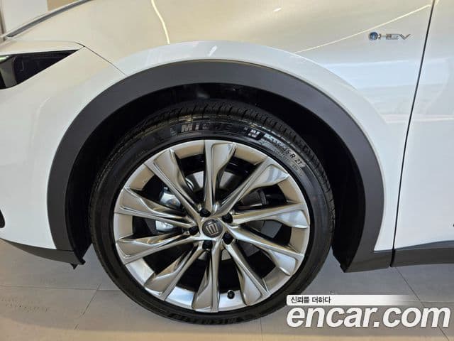 Toyota Crown Crossover 2025 — Şəkil 5/16