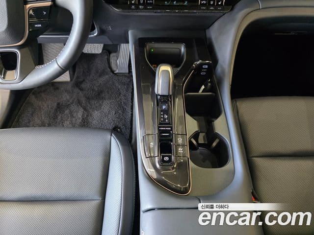 Toyota Crown Crossover 2025 — Şəkil 8/16