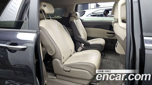 Kia Carnival 2022 — Şəkil 12/20
