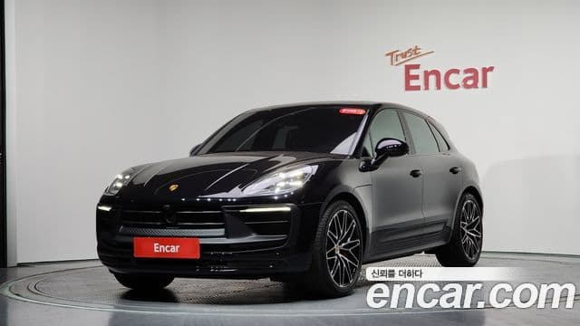 Porsche Macan 2022 — ფოტო 1/33