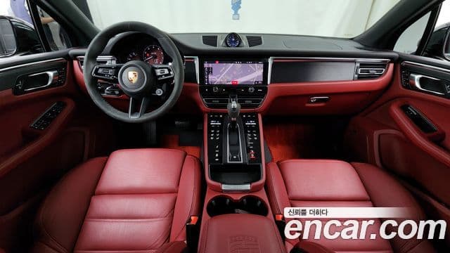 Porsche Macan 2022 — ფოტო 4/33